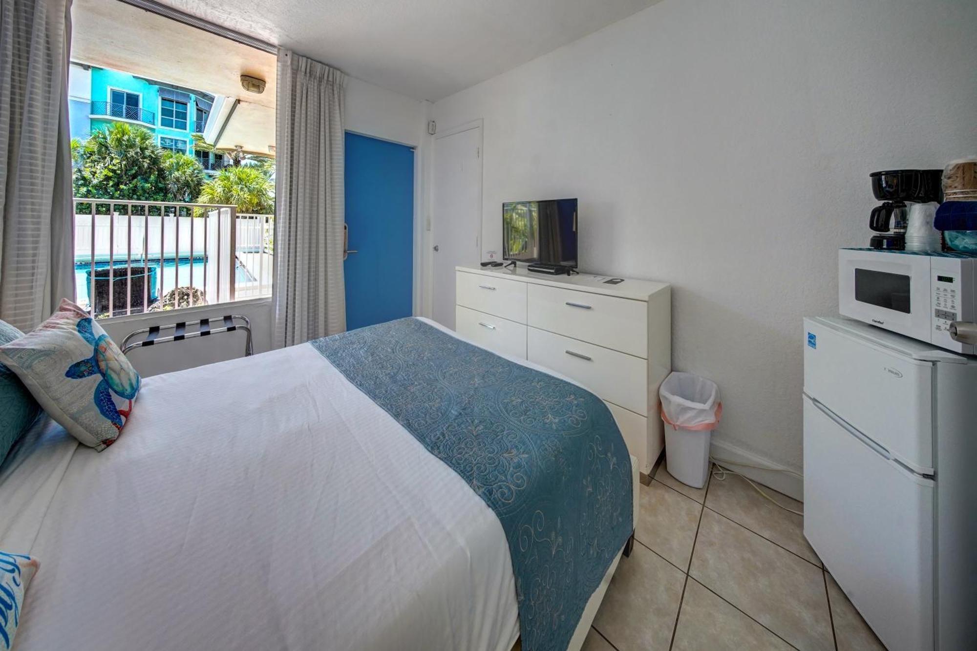Castle By The Sea Motel Lauderdale-by-the-Sea Exterior photo