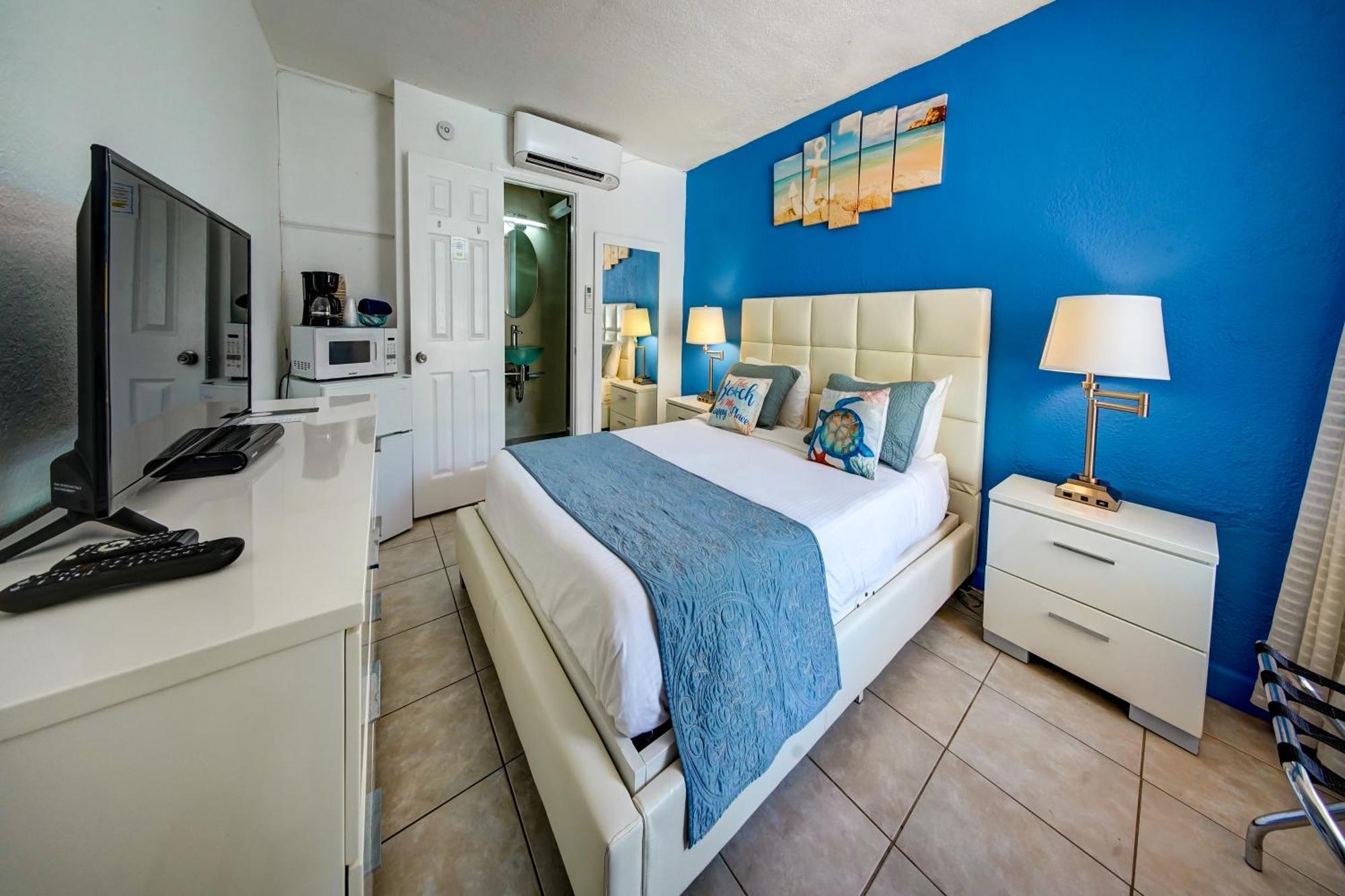 Castle By The Sea Motel Lauderdale-by-the-Sea Exterior photo